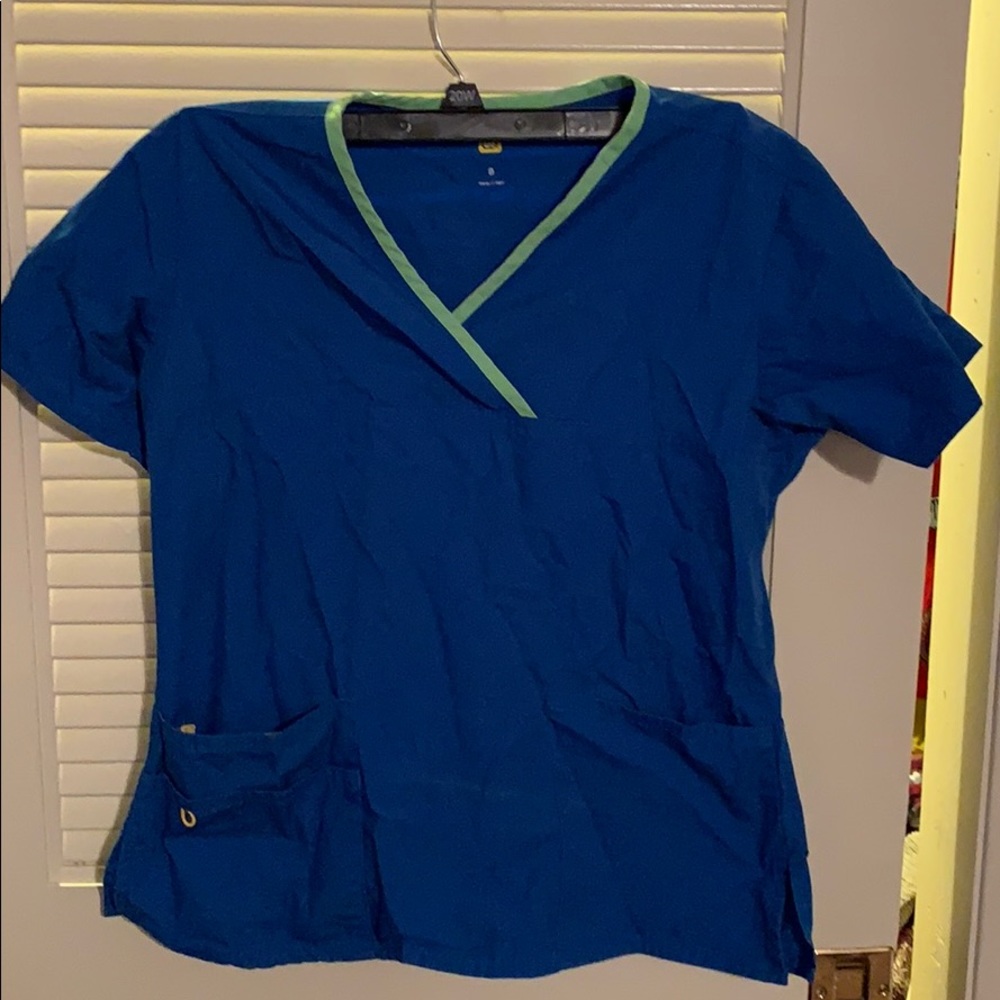 Wonder wink scrub top